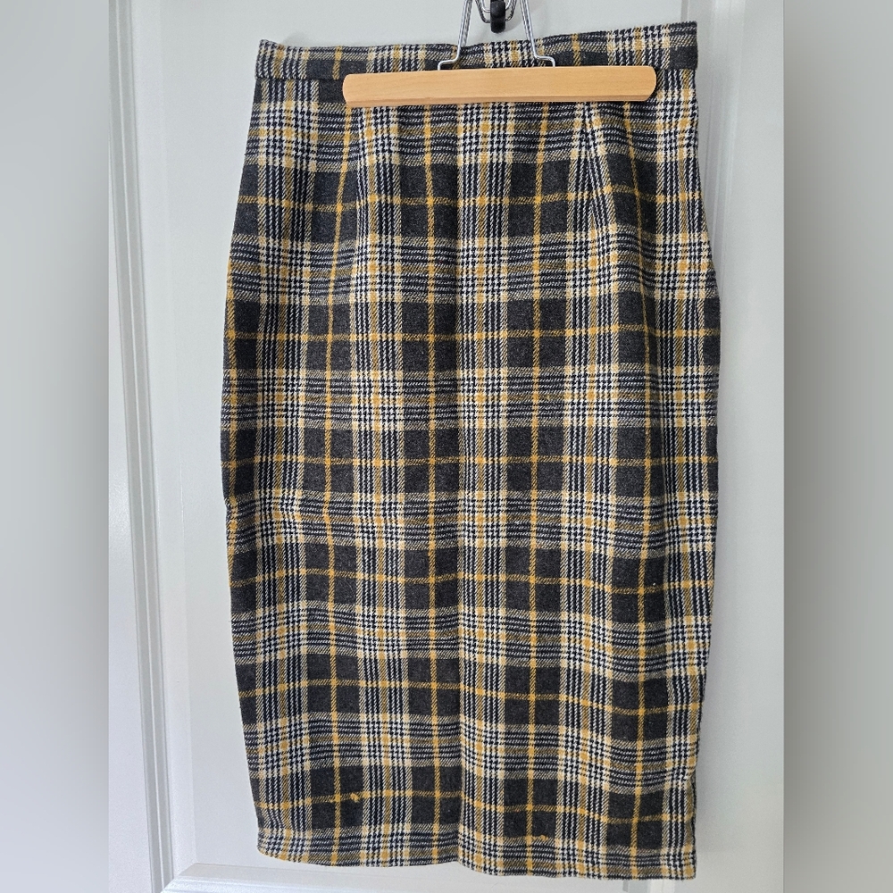 Plaid Blazer with Black Lapel - Picture 2 of 2